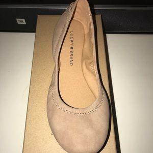 Lucky Brand ‘Sesame’ flats  🤗